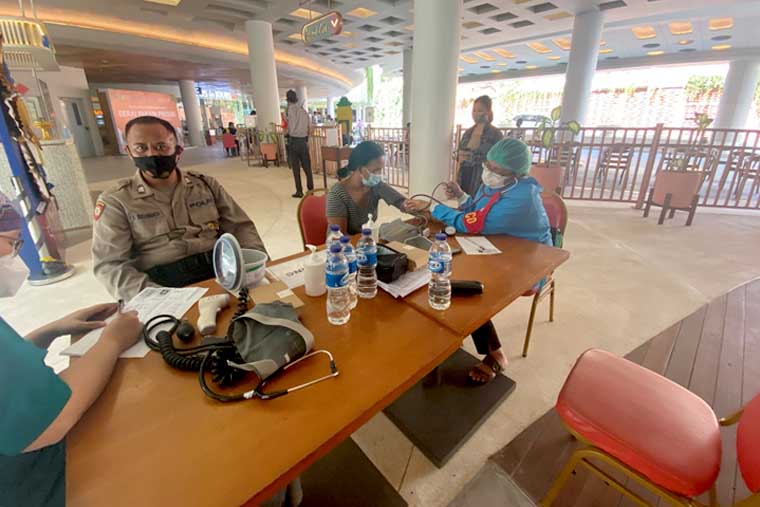 Giat Vaksin Booster di Beachwalk Mall