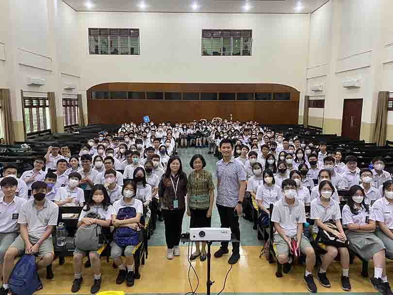  Seminar Edukasi Deteksi Kanker Sejak Dini SMA Methodist 3 Medan